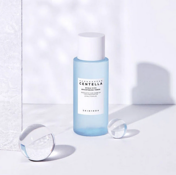 Skin1004 Hyalucica Brightening Toner Tonique hydratant pour la peau à la centella de Madagascar